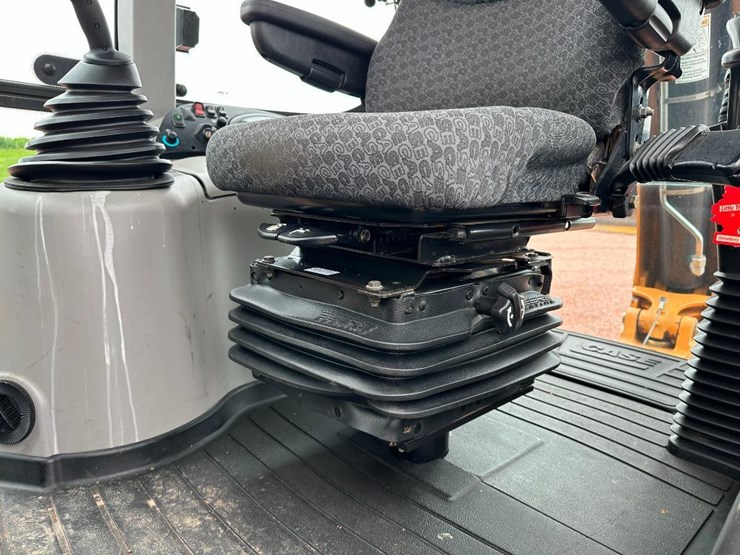 2019-case-580sn-image-51