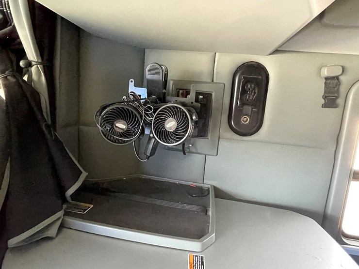 2018-kenworth-t680-image-73