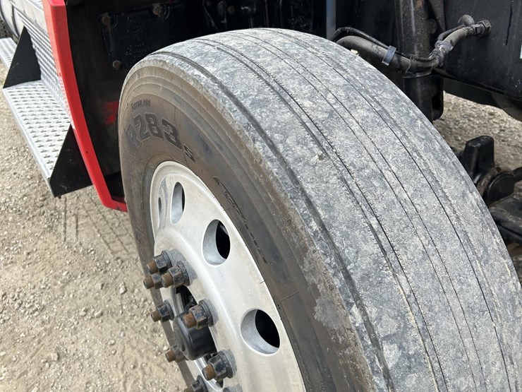 2016-kenworth-t880-image-28