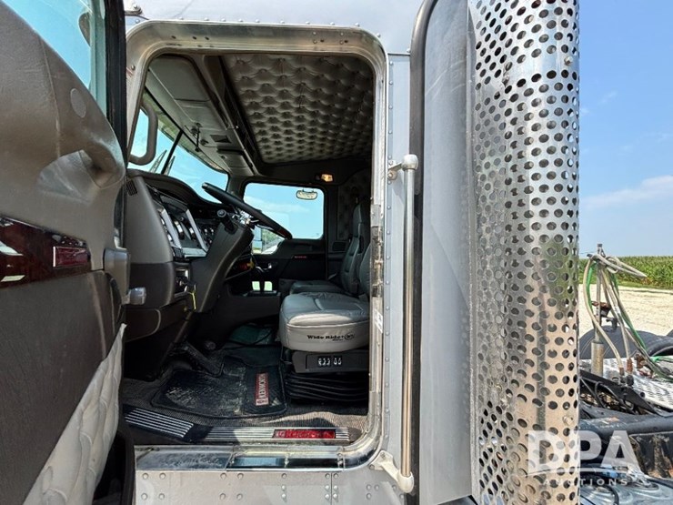 2014-kenworth-t660-image-95