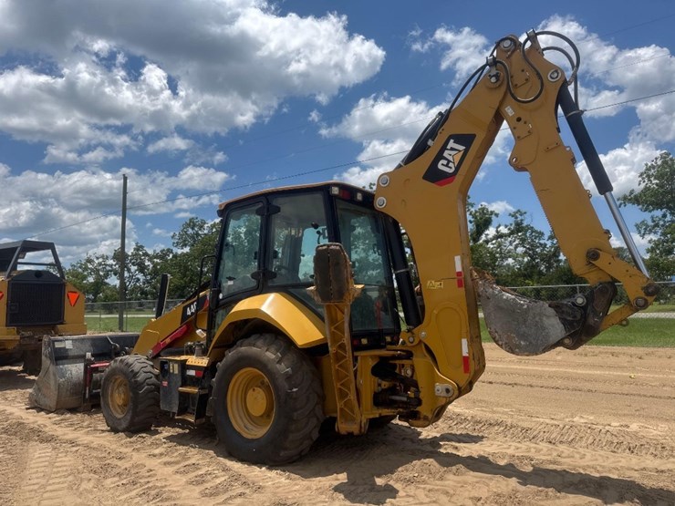 2019-caterpillar-440-image-6