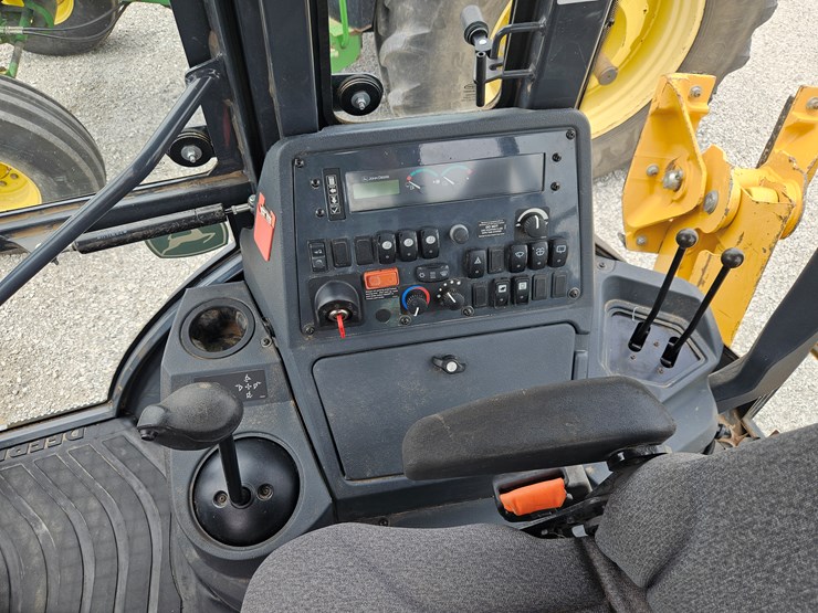 2018-deere-310l-image-25
