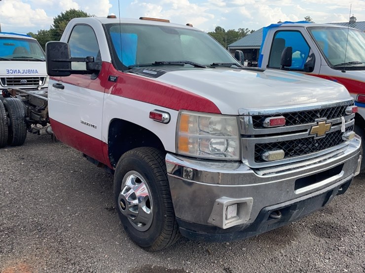 2011-chevrolet-3500-image-3