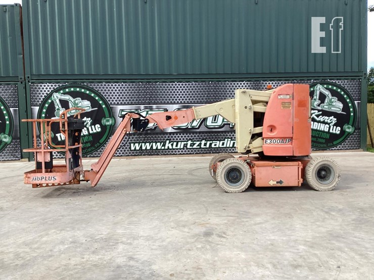 2005-jlg-e300ajp-image-1