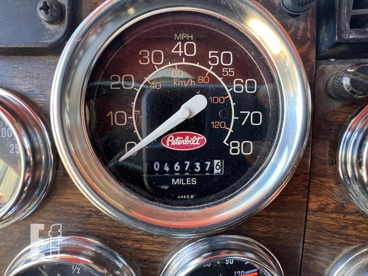 1998-peterbilt-385-image-24