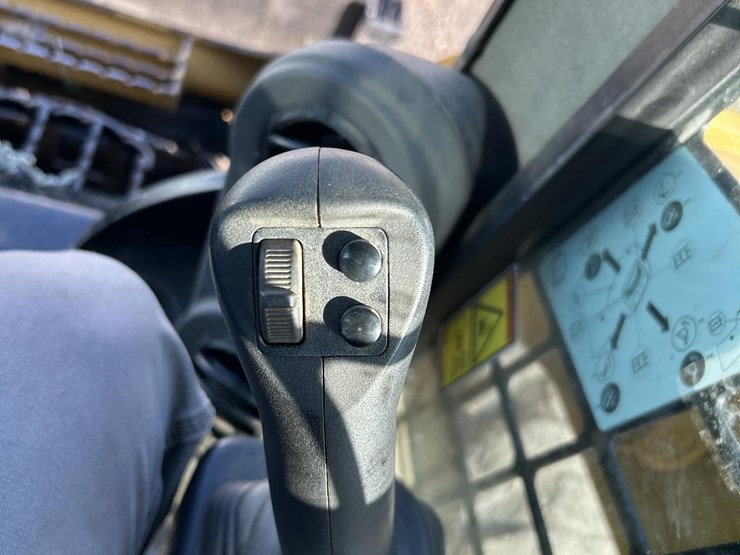 2019-caterpillar-262d3-image-25