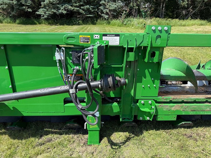 2021-john-deere-c12r-image-9