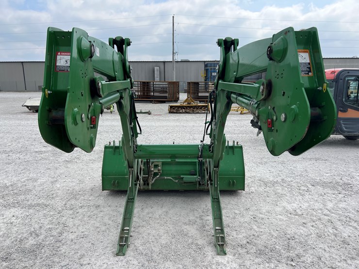 2022-john-deere-620r-image-5