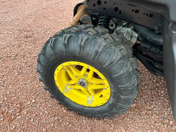 2022-john-deere-gator-image-10