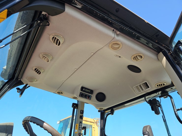 2020-massey-ferguson-6713-image-5