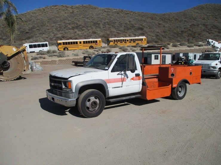 2002-chevrolet-3500hd-image-1