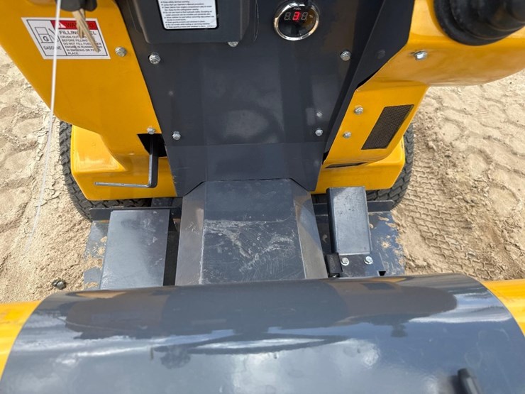 2024-agt-industrial-hr-230-3-wheel-loader-image-16