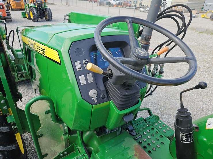 2015-john-deere-5075e-image-13