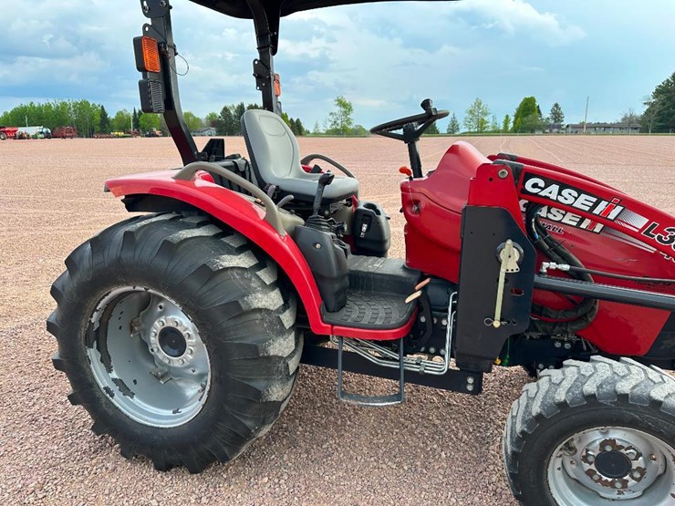 2011-case-ih-farmall-40-image-18