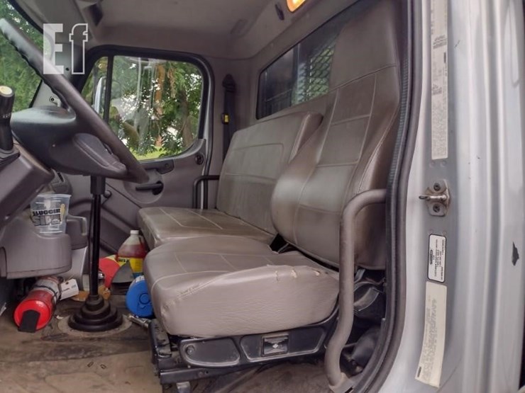 2015-freightliner-business-class-m2-106-image-17