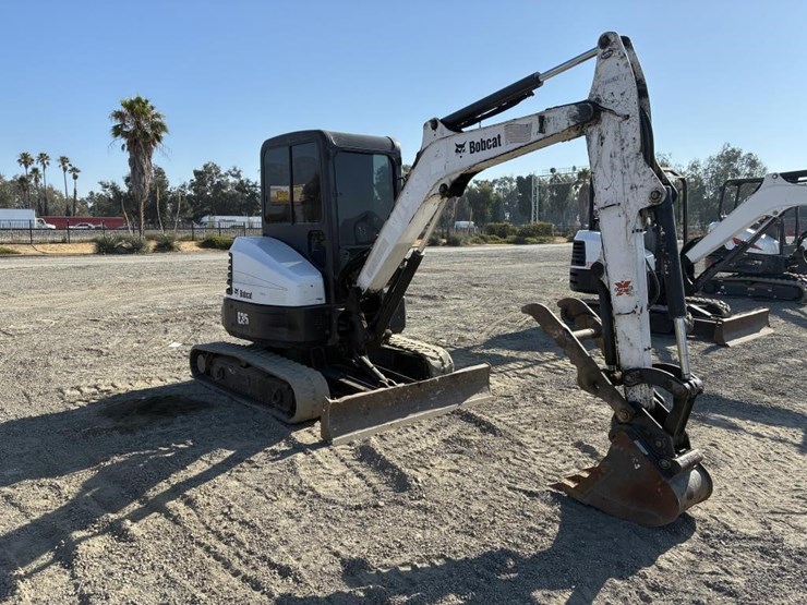 2009-bobcat-e35-image-2