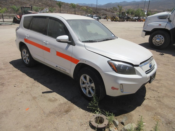 2014-toyota-rav4-image-4