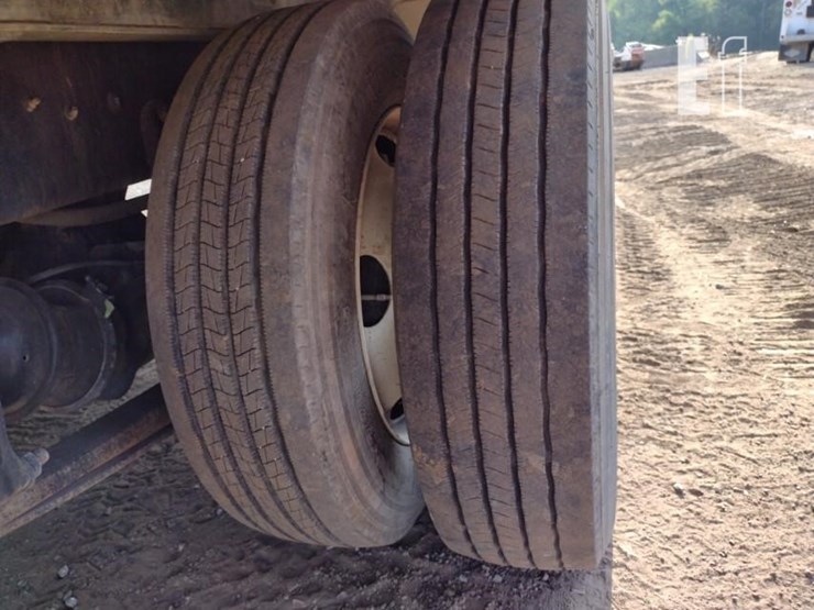 2013-ford-f650-xlt-image-23