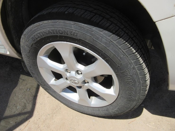2014-toyota-rav4-image-13