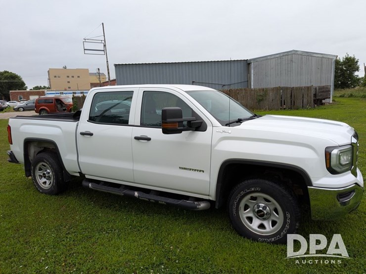 2016-gmc-sierra-pickup-(lt1366)-image-2
