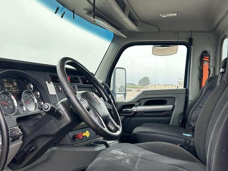 2020-kenworth-t680-image-25