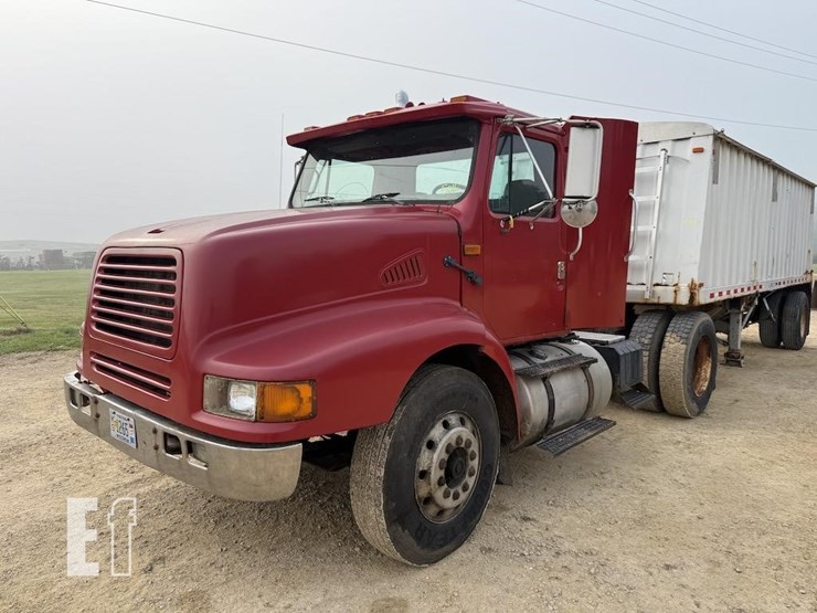 1995-international-8200-image-1