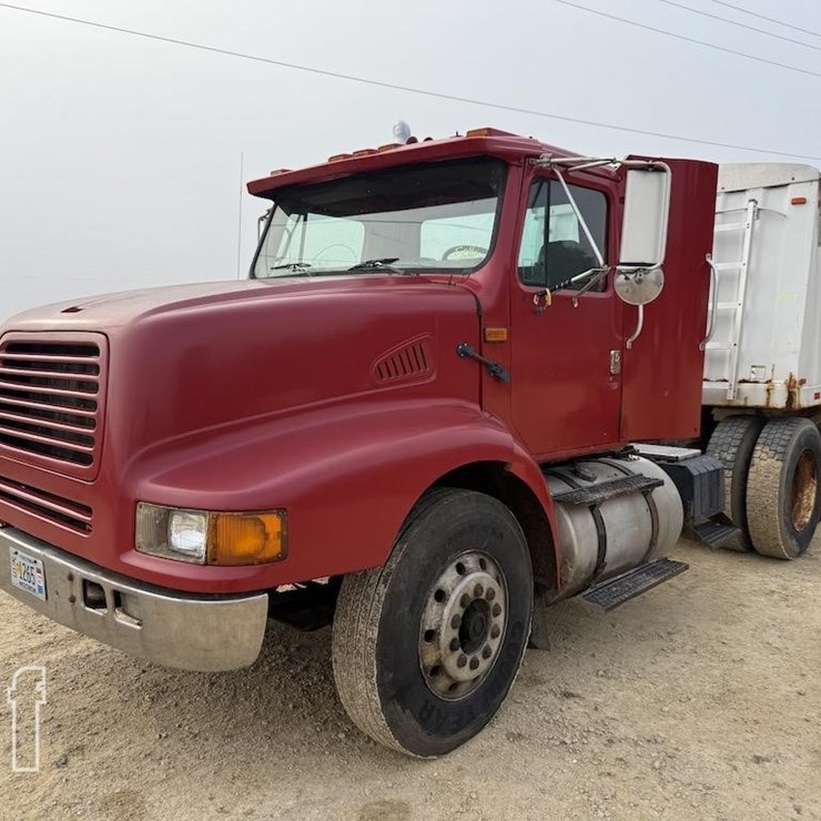 1995 INTERNATIONAL 8200
