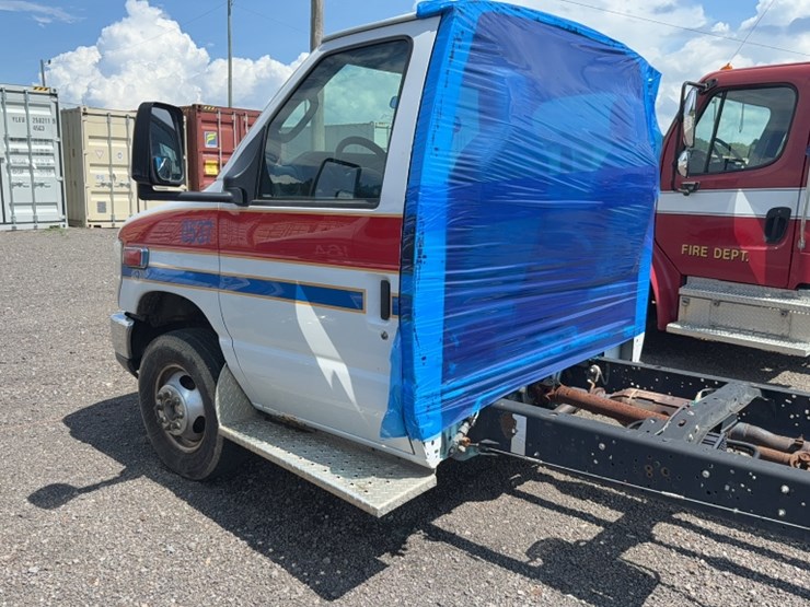 2014-ford-e450-image-11