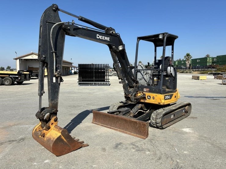 2021-deere-35g-image-1