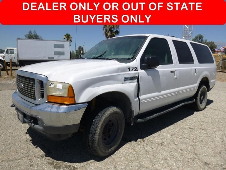 2000-ford-excursion-image-1