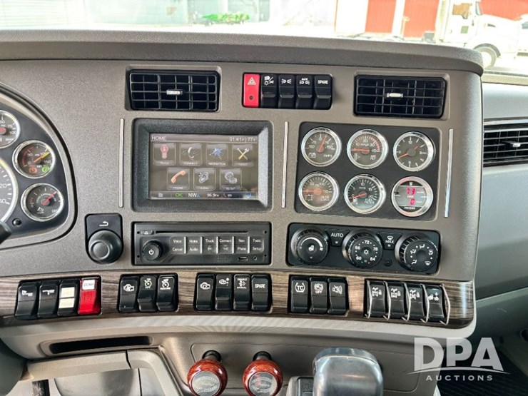 2016-kenworth-t880-image-92