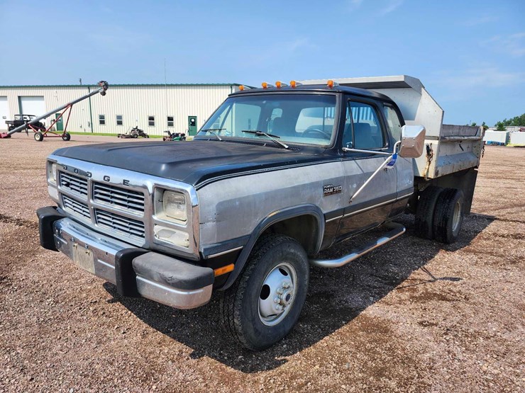 1993-dodge-w350-image-1
