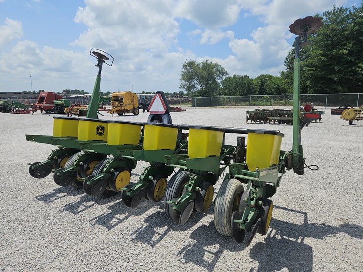 john-deere-7200-image-8