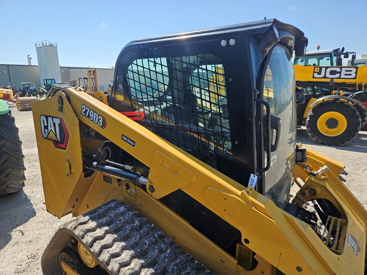 2021-caterpillar-279d3-image-23