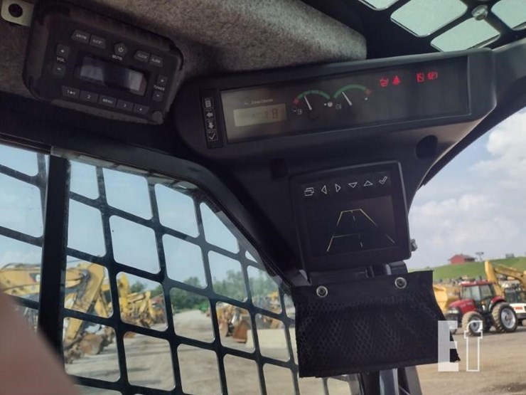 2020-deere-324g-image-7