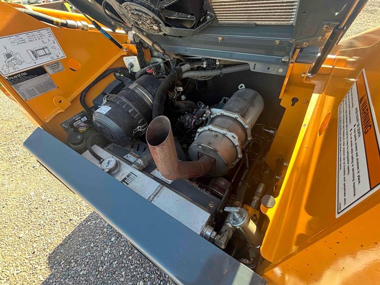 mustang-1900-skid-steer-image-10