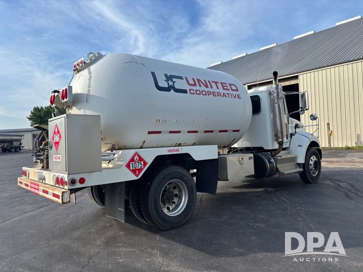 2013-peterbilt-337-image-11