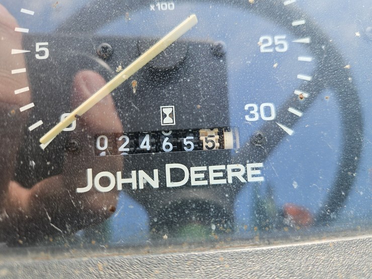 2011-john-deere-5055d-image-11