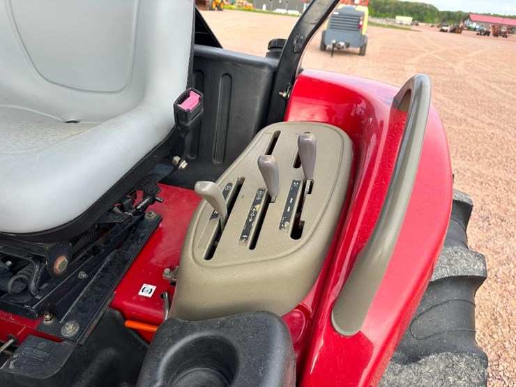 2011-case-ih-farmall-40-image-38
