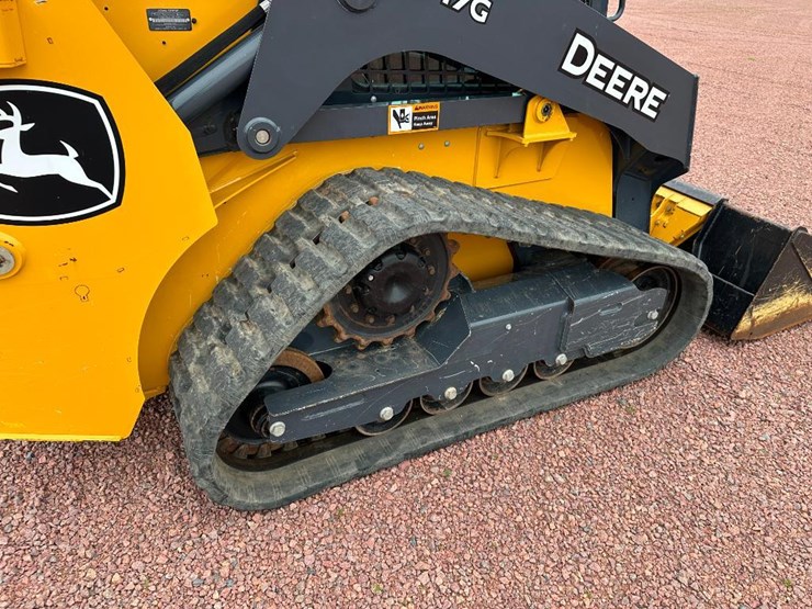 2020-deere-317g-image-21