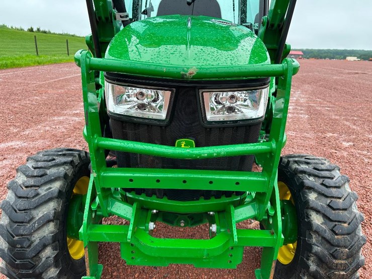 2018-john-deere-4052r-image-32