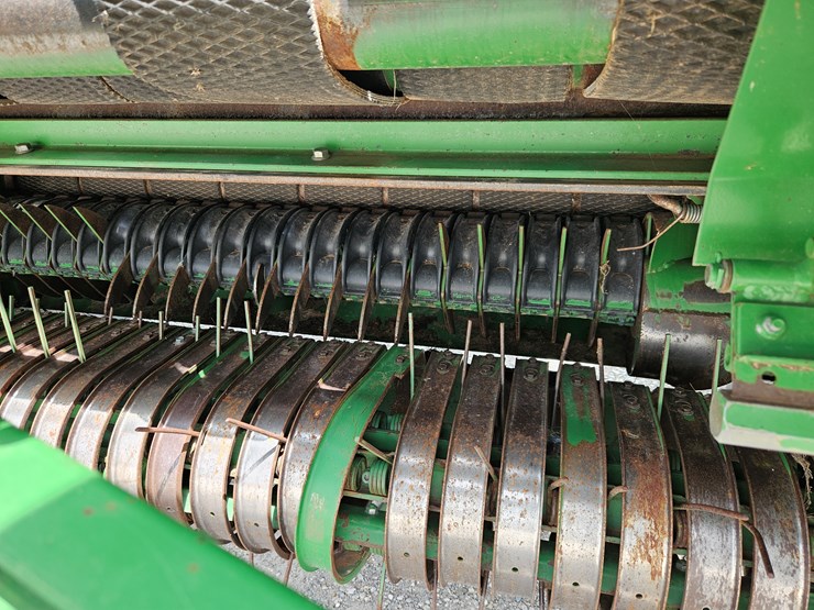 2000-john-deere-567-image-5