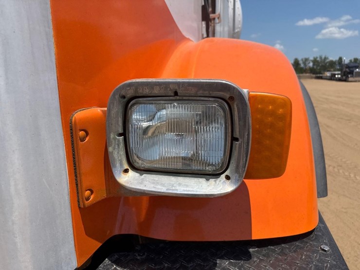 2015-peterbilt-class-8-cement-mixer-truck-image-22