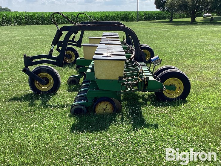 john-deere-7100-image-4