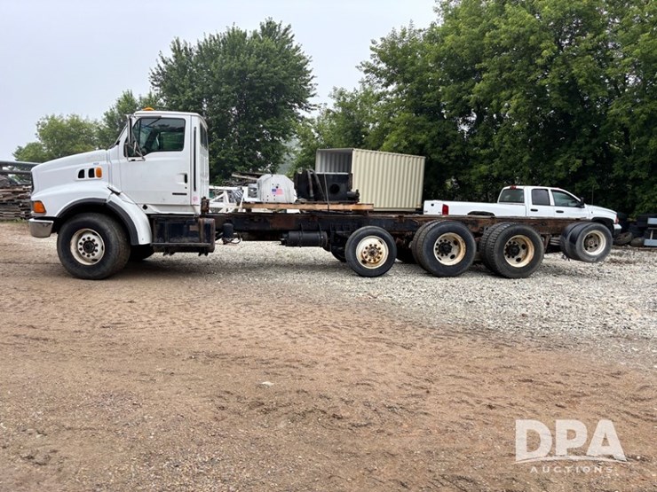 2001-sterling-truck-(dr11851-unit-9459)-image-11