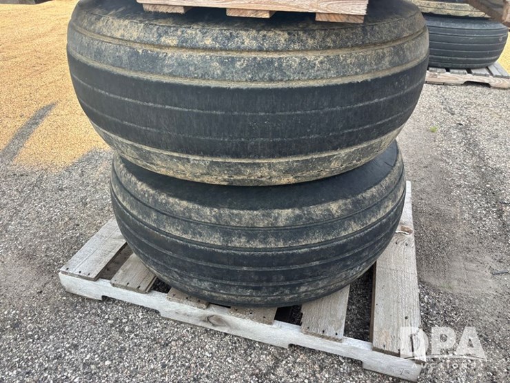 implement-tires-(dr11902)-image-2