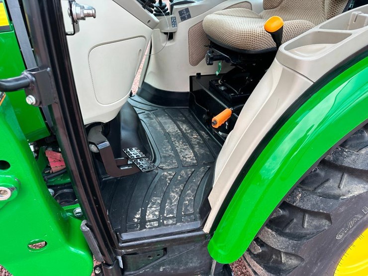2022-john-deere-3033r-image-36