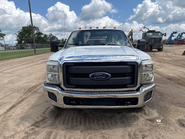 2016-ford-f350-xl-image-3