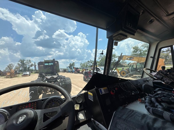 2013-mack-leu613-image-24