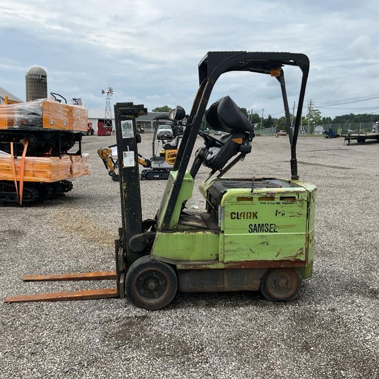 #1351 • Clark Electric Towmotor